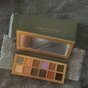 *NEW* Anastasia Beverly Hills Nouveau Eyeshadow Palette